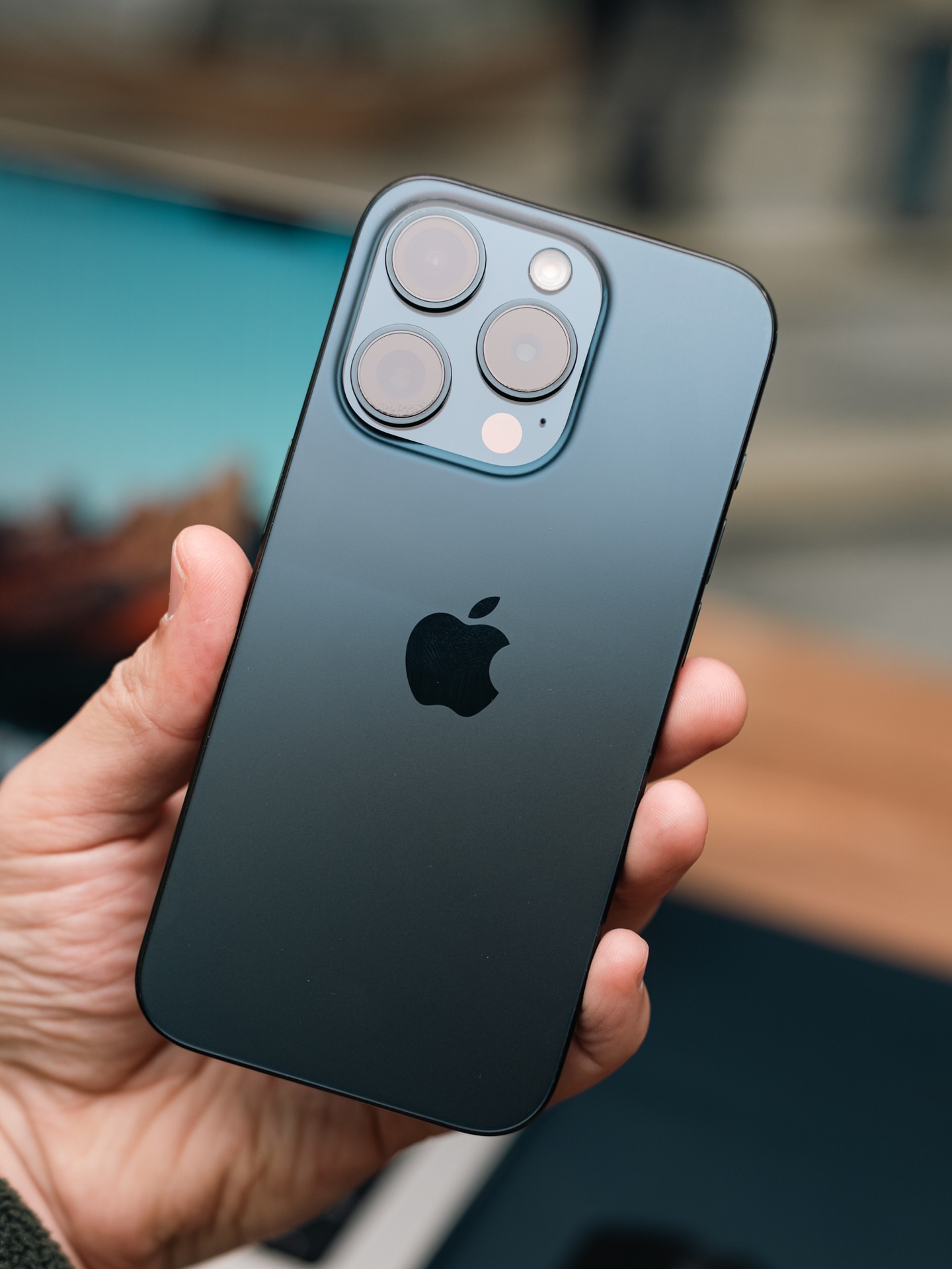 iPhone 15 Pro – 512GB (Used, Excellent Condition, 🔋87%)