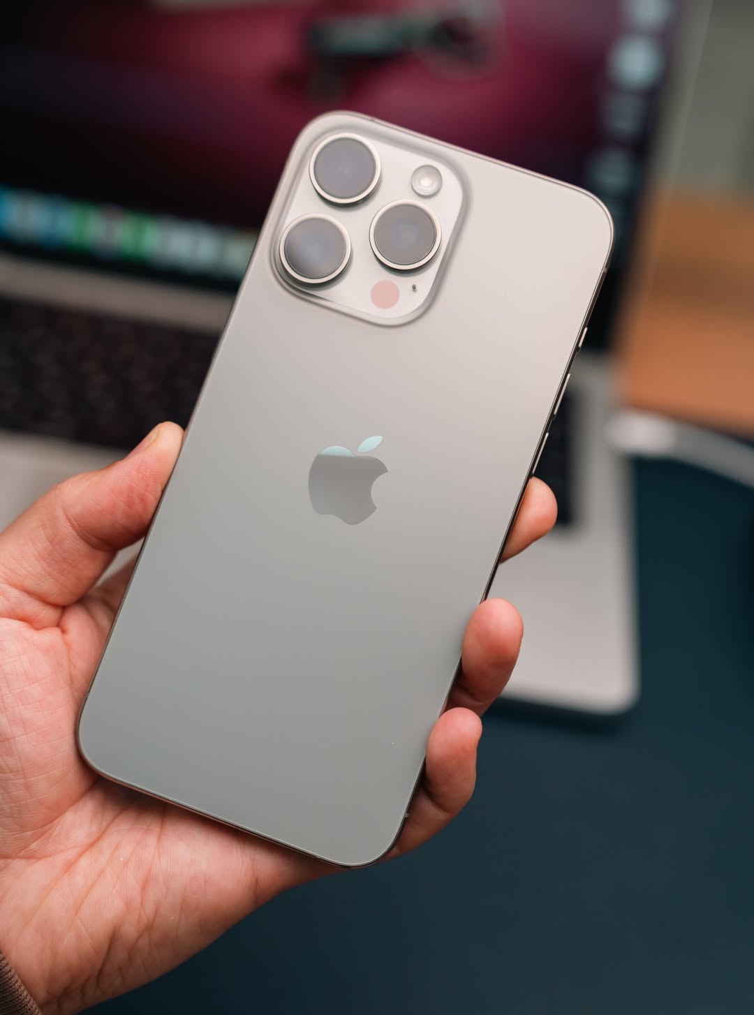iPhone 15 Pro Max – 1TB Natural Titanium (Used, 🔋85%)