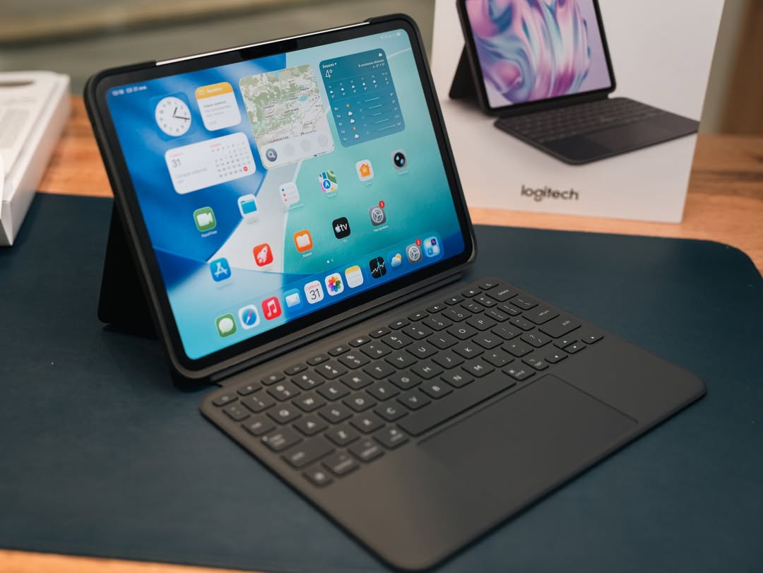 Logitech Combo Touch Keyboard Case with Trackpad – for iPad Pro 11" (M4 / M5)