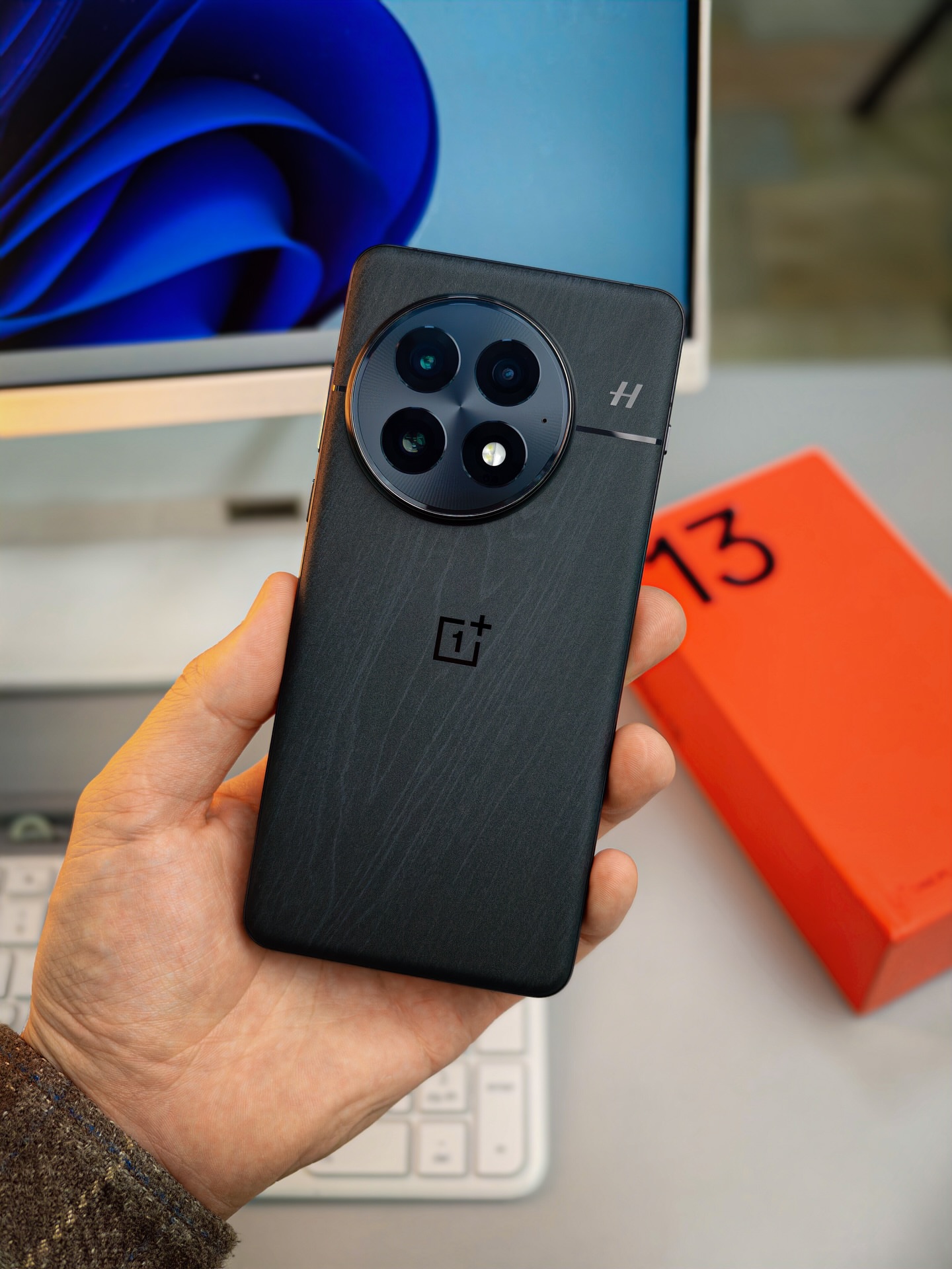 OnePlus 13 – 12GB / 256GB (Used, Perfect Condition, Complete Set)